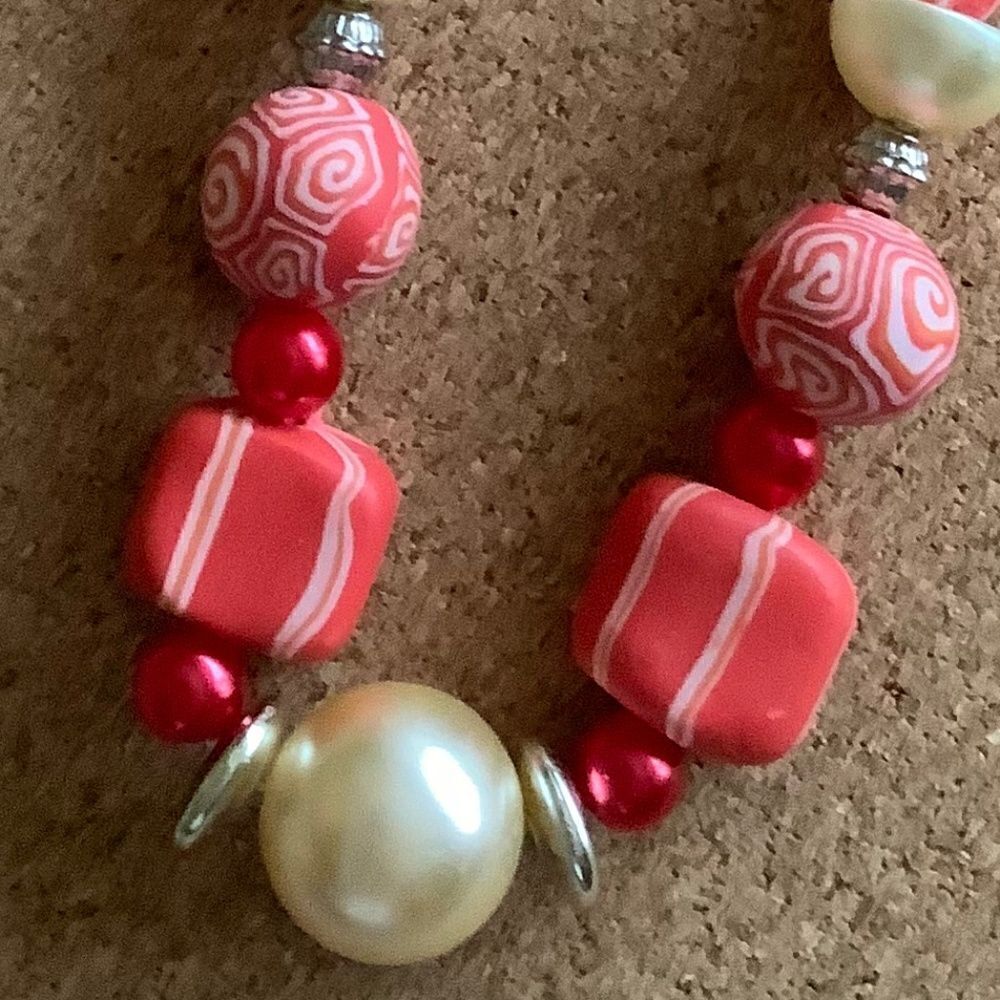 𝅺RED WHITE HAND MADE AND HAND PAINTED BEADS SPRING EASTER NECKLACE​​